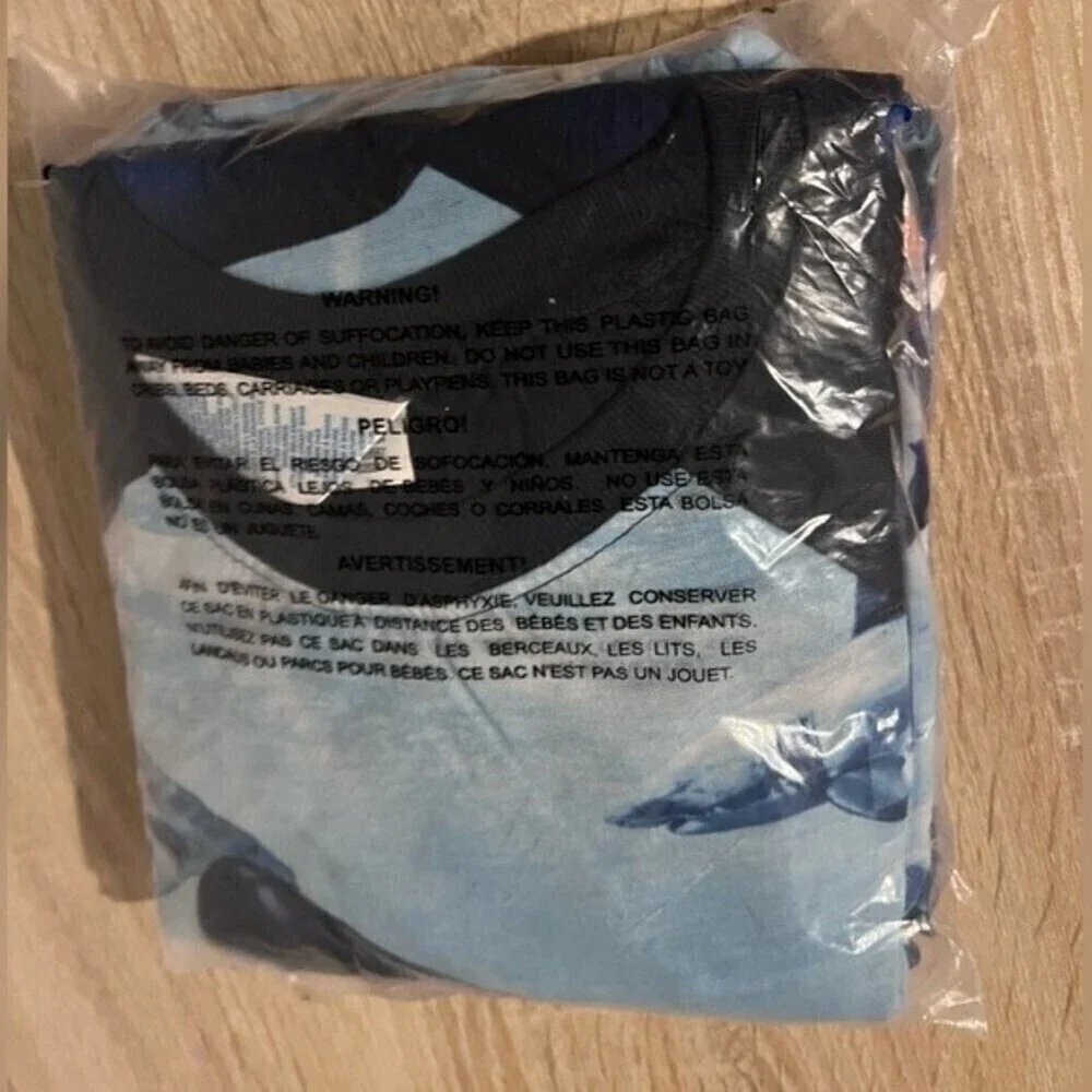 Boys Long sleeve Shark Payamas Size 14 (XL/TG).